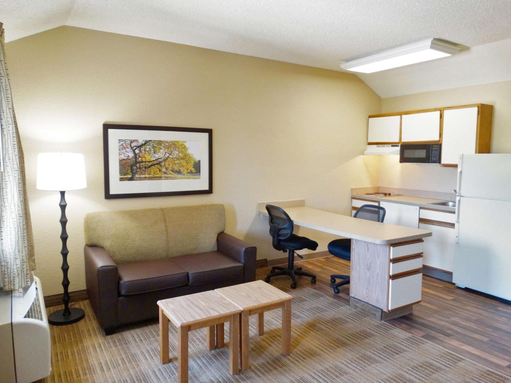 Extended Stay America Select Suites - Orlando - Lake Mary - 1040 Greenwood Blvd Extérieur photo