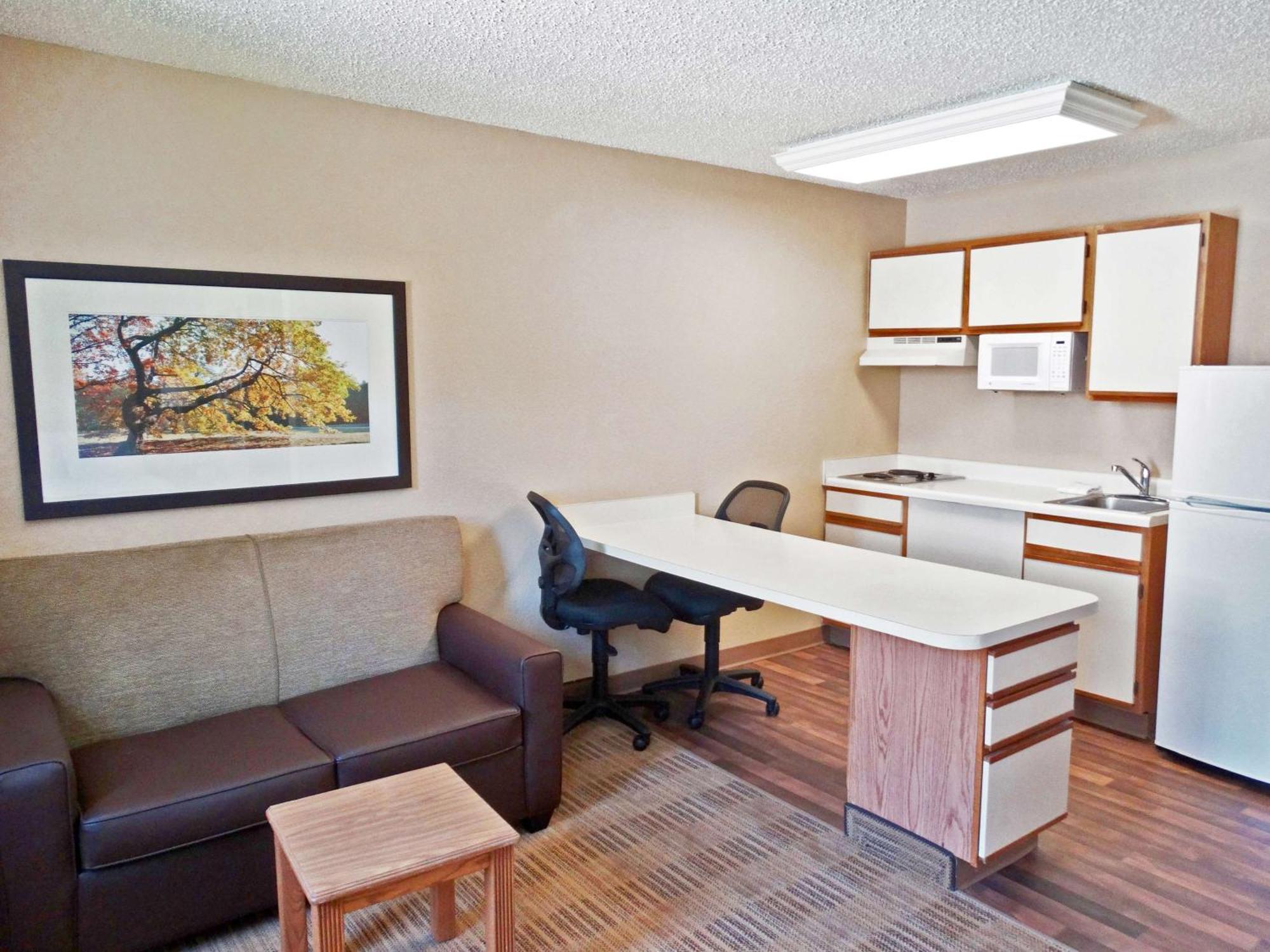 Extended Stay America Select Suites - Orlando - Lake Mary - 1040 Greenwood Blvd Extérieur photo