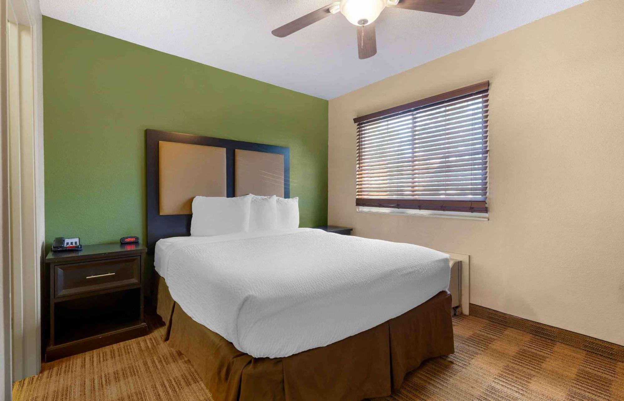 Extended Stay America Select Suites - Orlando - Lake Mary - 1040 Greenwood Blvd Extérieur photo