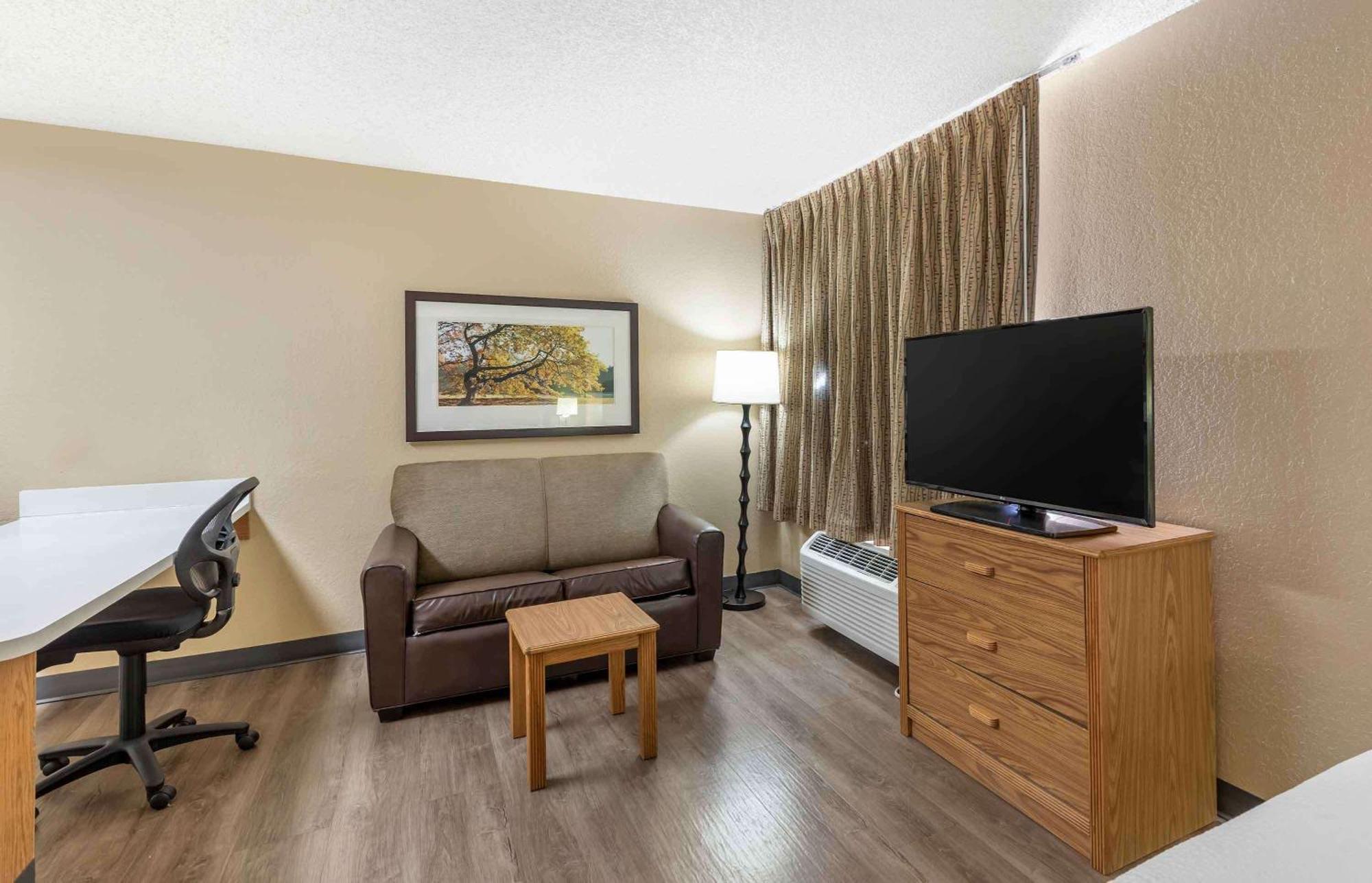 Extended Stay America Select Suites - Orlando - Lake Mary - 1040 Greenwood Blvd Extérieur photo
